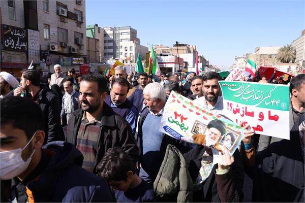 حضور مدیرعامل و کارکنان صنعت آب وفاضلاب استان خوزستان در راهپیمایی عظیم و پرشور ۲۲بهمن