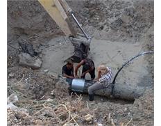 ترمیم اضطراری خط لوله انتقال آب ۴۰۰ میلیمتری محو...