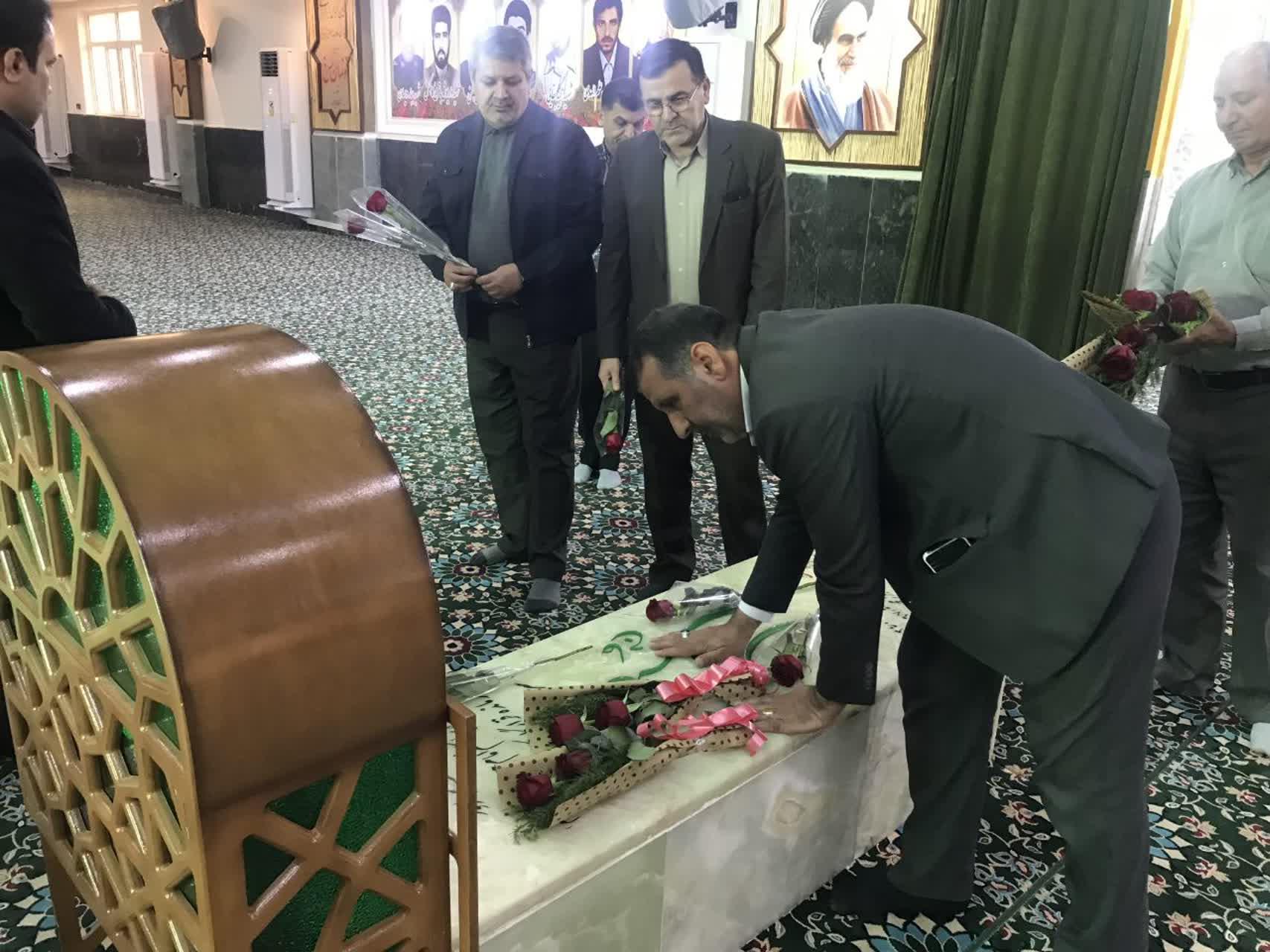 ادای احترام به سردار هور