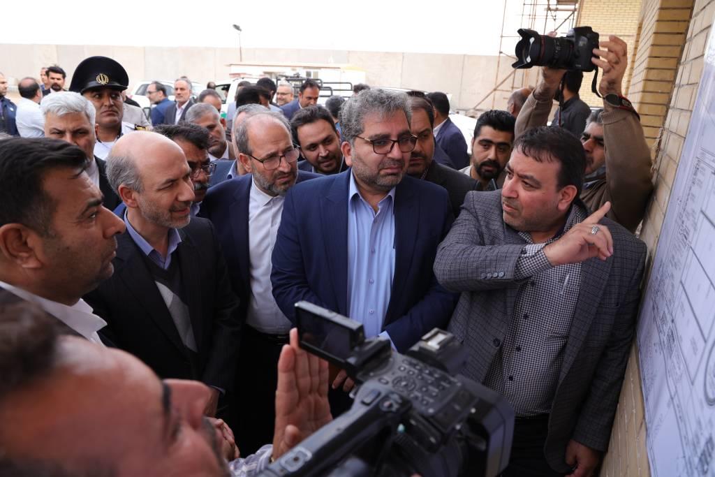 بازدید وزیر نیرو از پروژه تصفیه خانه فاضلاب خرمشهر