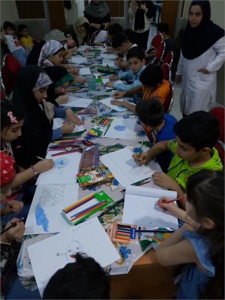 بازدید فرزندان کارکنان از آزمایشگاه مرکزی به منظور آشنایی با روند آزمایش آب