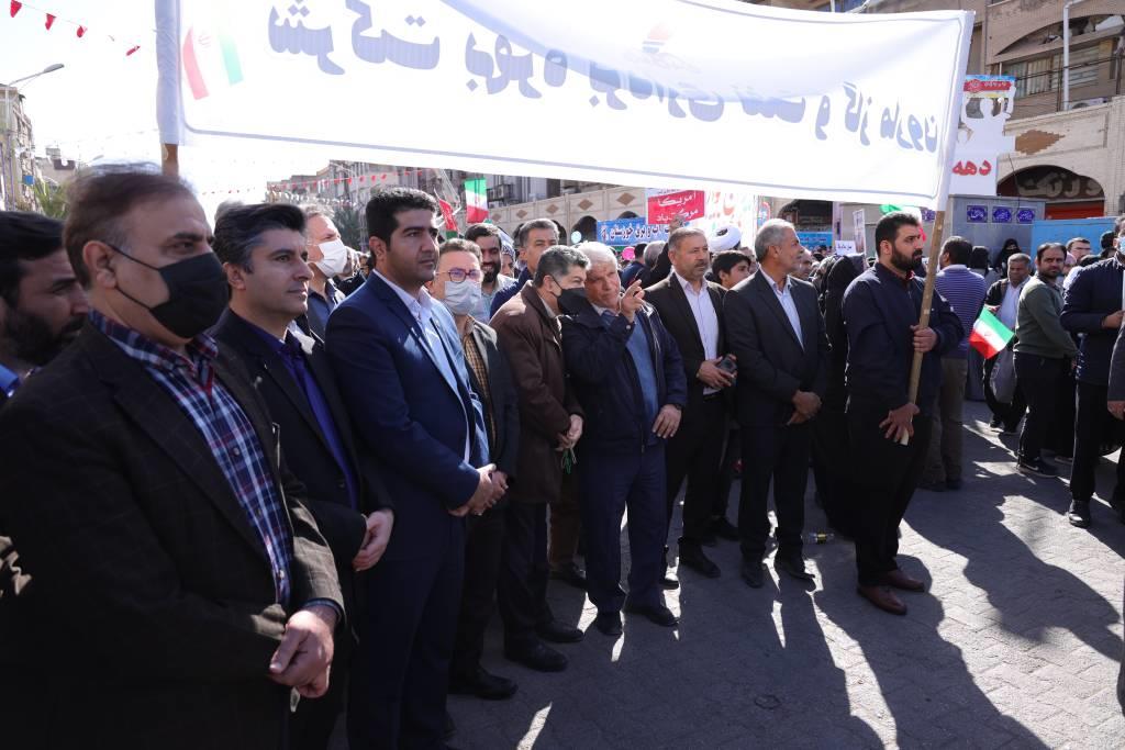 حضور مدیرعامل و کارکنان صنعت آب وفاضلاب استان خوزستان در راهپیمایی عظیم و پرشور ۲۲بهمن