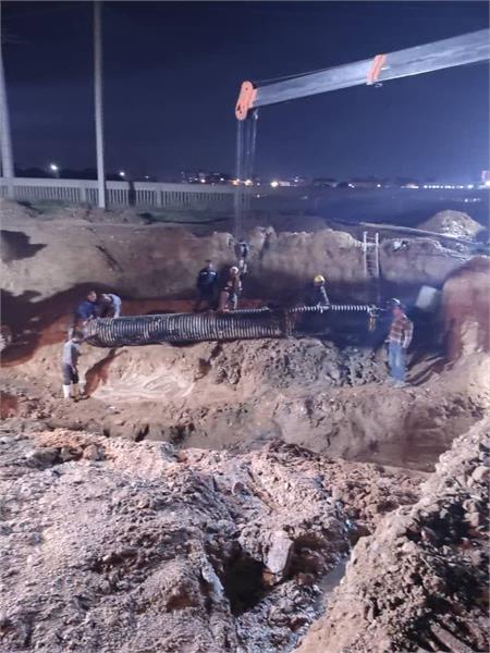گزارش تصویری از تعمیر شکستگی خط لوله 800 میلیمتری فاضلاب در عمق 12 متری شهرستان دزفول