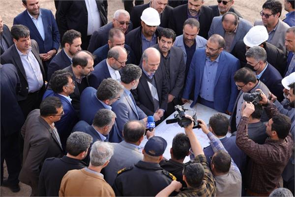 بازدید وزیر نیرو از پروژه تصفیه خانه فاضلاب آبادان