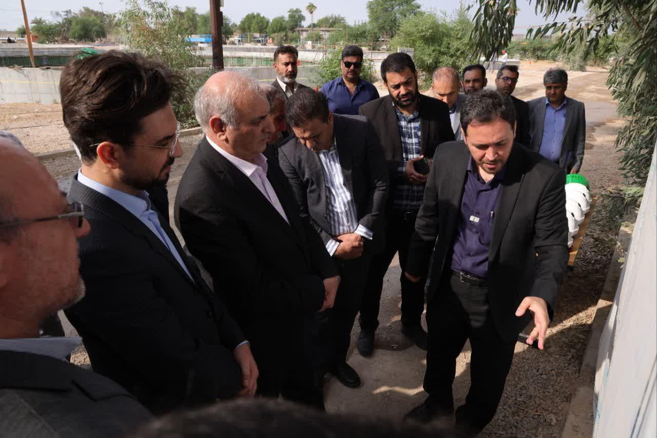 بازدید دکتر فدایی نماینده بانک مرکزی جمهوری اسلامی ایران از تصفیه خانه فاضلاب غرب اهواز