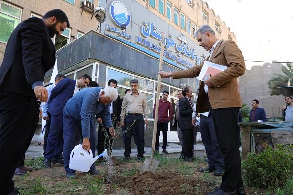 کاشت نهال به مناسبت روز درختکاری