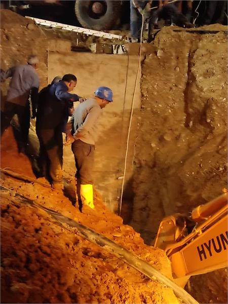 گزارش تصویری از تعمیر شکستگی خط لوله 800 میلیمتری فاضلاب در عمق 12 متری  شهرستان دزفول
