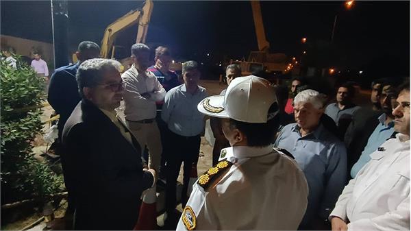 عملیات اجرایی اتصال خروجی شبکه فاضلاب منطقه کیانپارس اهواز واقع در خیابان میهن به خط اصلی فاضلاب