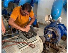 تعویض الکتروموتور تلمبه خانه پمپاژ آب در گرمای ۵۰ در...