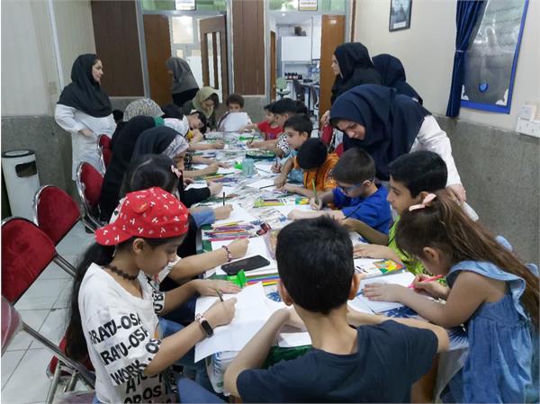 بازدید فرزندان کارکنان از آزمایشگاه مرکزی به منظور آشنایی با روند آزمایش آب