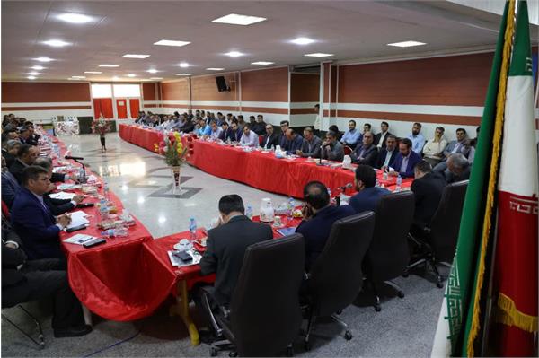 نشست مدیرعامل محترم شرکت با معاونین ، مدیران و مجریان طرح های عمرانی