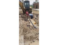 عملیات اضطراری تعمیر شبکه توزیع انتقال آب در خرمشهر