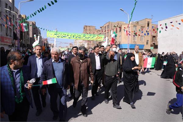 حضور مدیرعامل و کارکنان صنعت آب وفاضلاب استان خوزستان در راهپیمایی عظیم و پرشور ۲۲بهمن