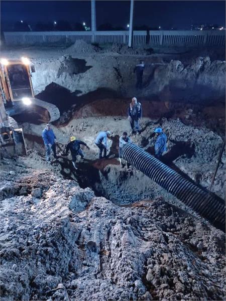 گزارش تصویری از تعمیر شکستگی خط لوله 800 میلیمتری فاضلاب در عمق 12 متری شهرستان دزفول
