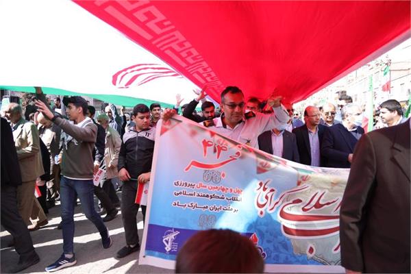 حضور مدیرعامل و کارکنان صنعت آب وفاضلاب استان خوزستان در راهپیمایی عظیم و پرشور ۲۲بهمن