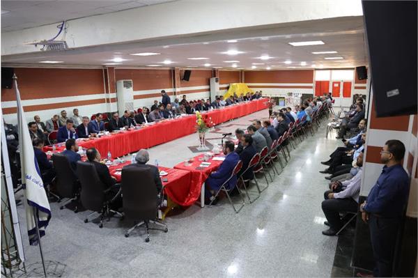 نشست مدیرعامل محترم شرکت با معاونین ، مدیران و مجریان طرح های عمرانی